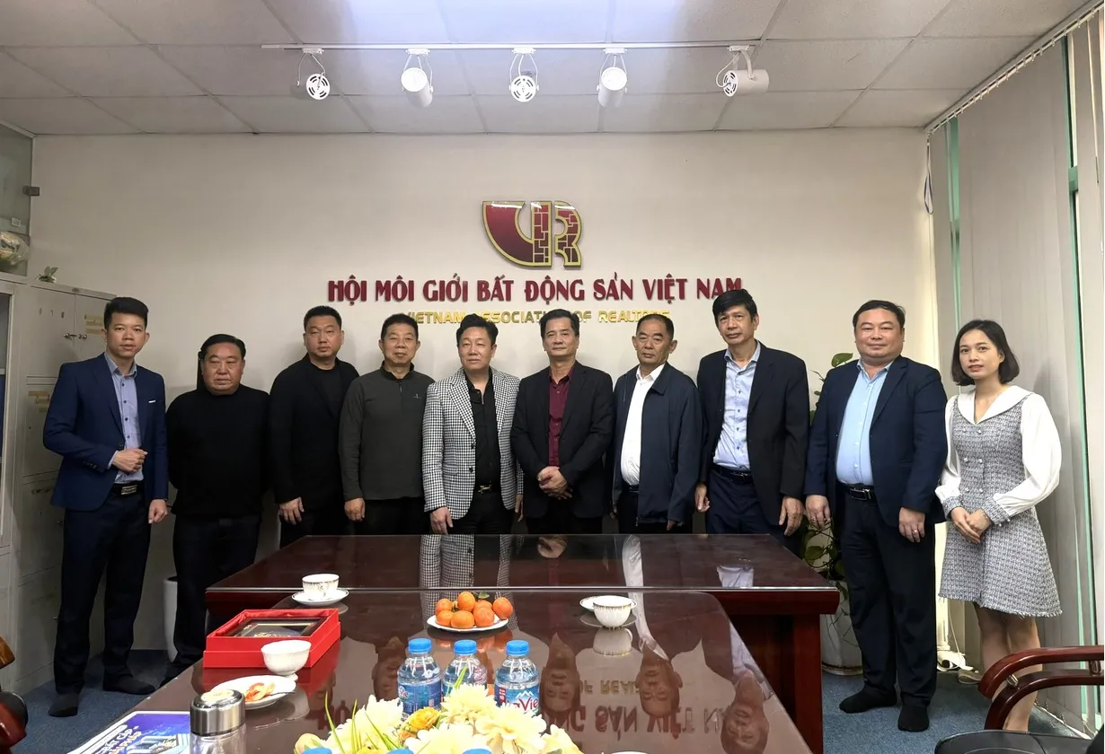 VARS đón tiếp Tập đoàn Xây dựng Hồng Thân Vân Nam